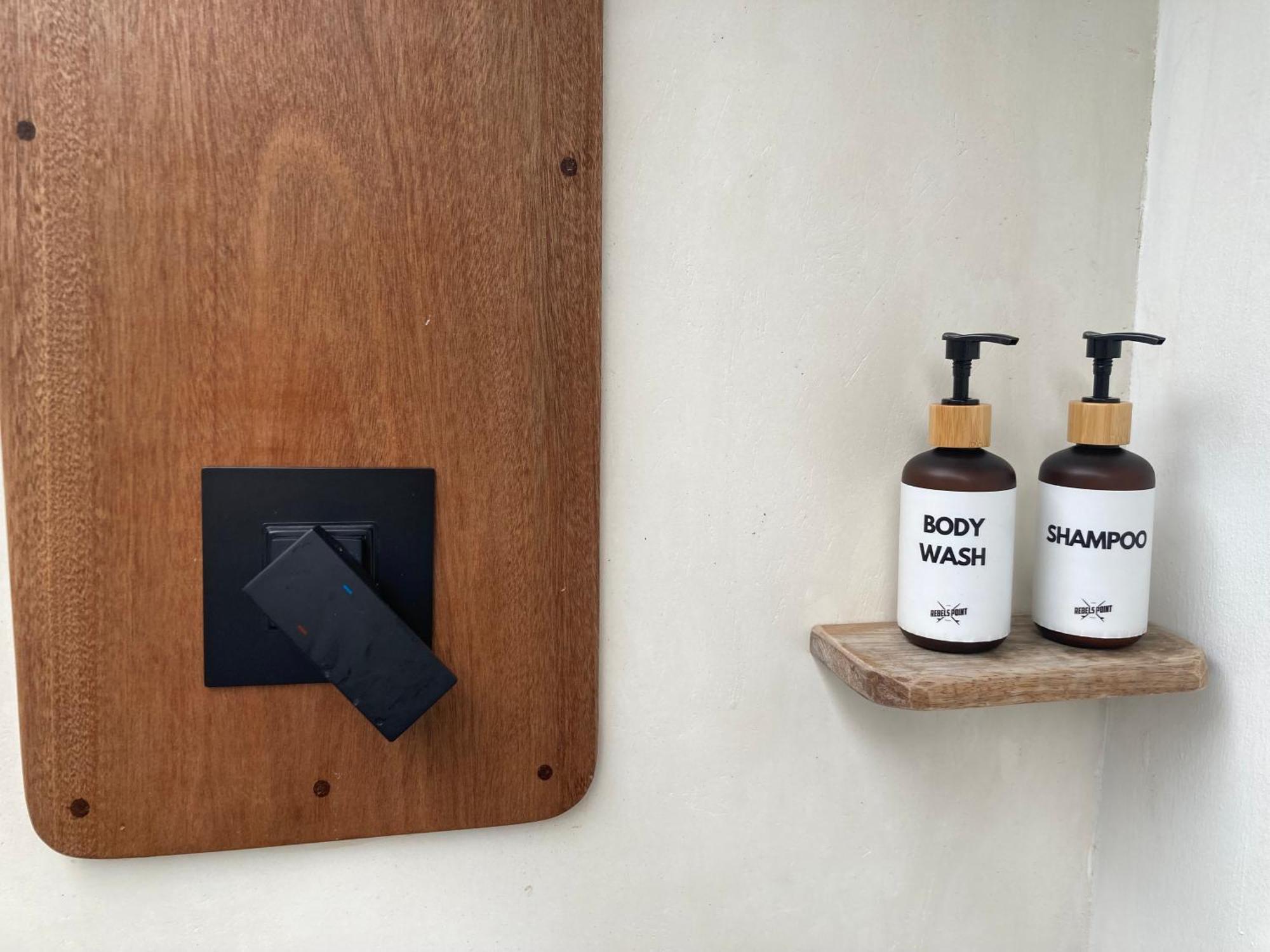 Rebels Point Hotel Jimbaran  Bilik gambar
